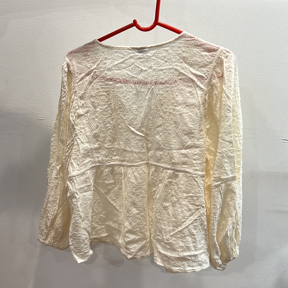 Eyelet button blouse - Picture 2 of 2